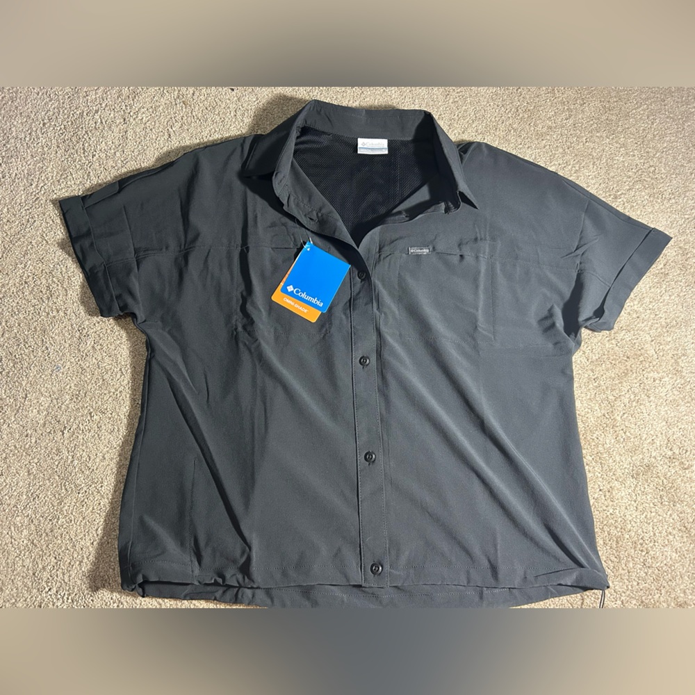 Columbia Button Up size: small